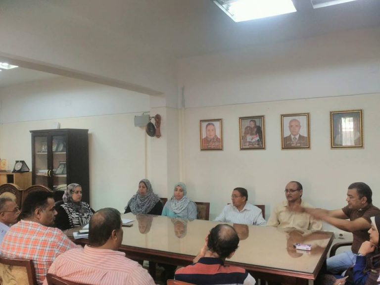 عميد تمريض يجتمع بالجهاز الإدارى للكلية