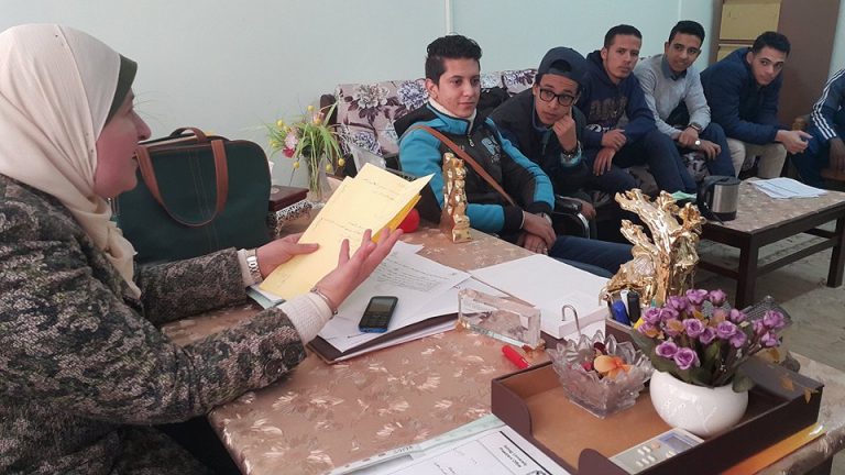 إجتماع لجنة شئون البيئة وخدمة المجتمع بالطلاب