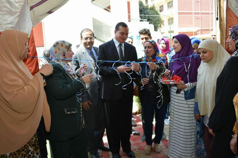 عميد تمريض يفتتح الخيمة التمريضية