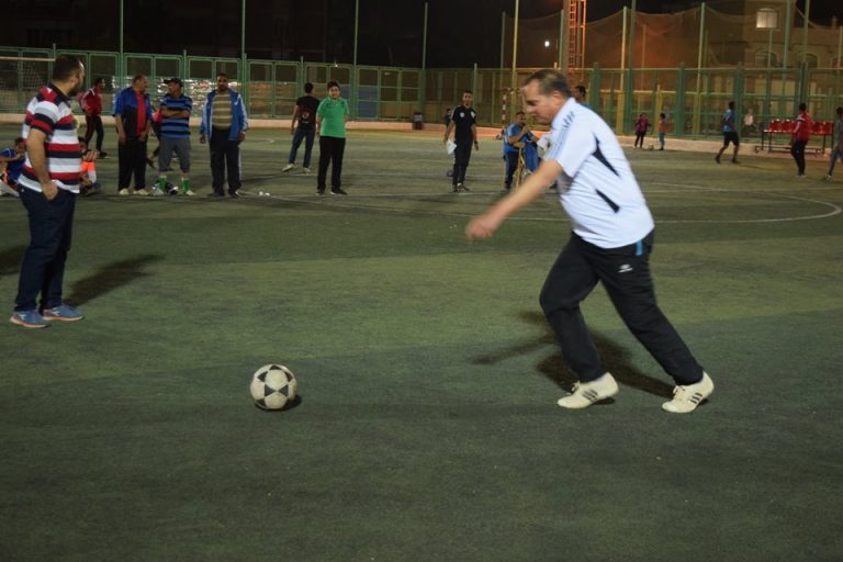 رئيس جامعة سوهاج يشارك بدورة الصداقة لكرة القدم