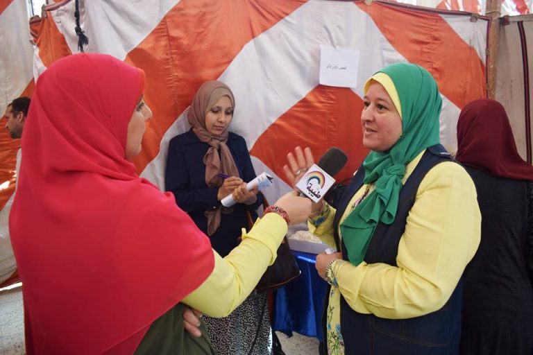 فحص الثدى الذاتى بالقافلة التمريضية لأبار الملك