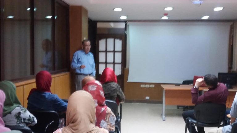 متابعة أعمال التدريب الصيفي لاحتراف مجال تصميم المواقع  WEB Destine