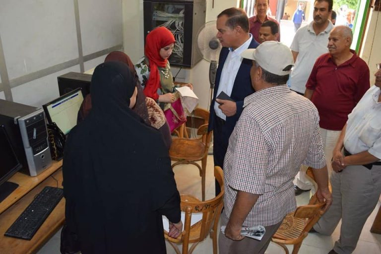 رئيس جامعة سوهاج يتفقد معامل التنسيق بالجامعة