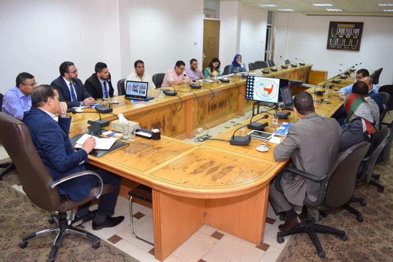 جامعة سوهاج تبحث مع ‘‘training board‘‘ إنشاء مركز للتدريب لديها