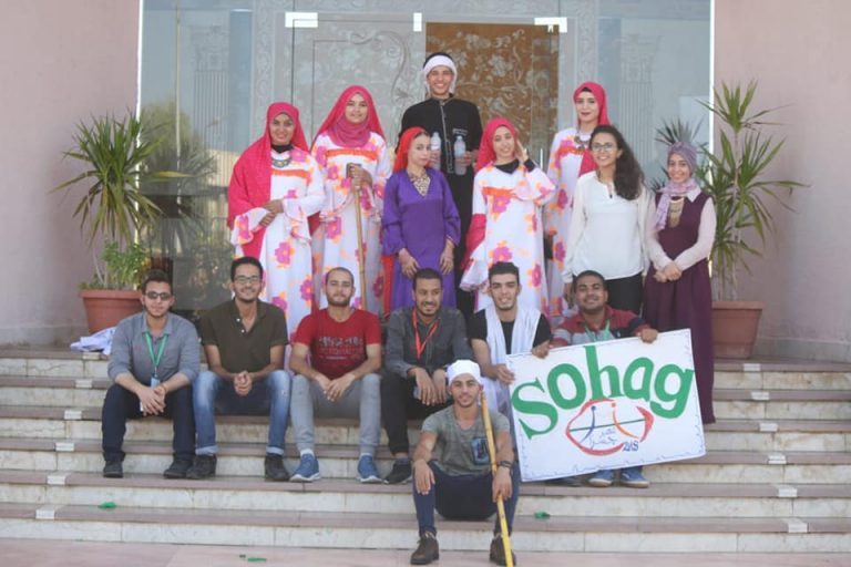جامعة سوهاج تحصد الميدالية الذهبية في ملتقي “لنعبر جسراً”