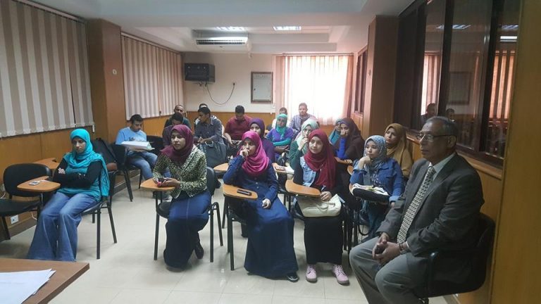 مدير مركز الخدمات الإلكترونية والمعرفية بالجامعة يشهد عرض أفكار مسابقة IDEA