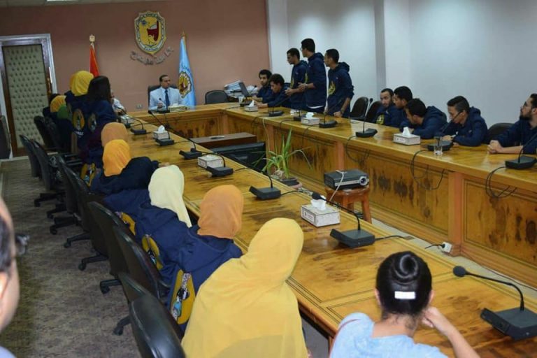 عزيز يلتقي ‘‘ بإيناكتس‘‘ جامعة سوهاج لتدعيمهم قبل المسابقة الكبري