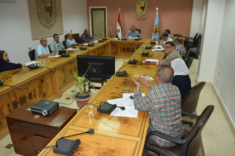 تطوير الخدمات العلاجية للهيئة التدريسية علي مائدة مناقشات جامعة سوهاج