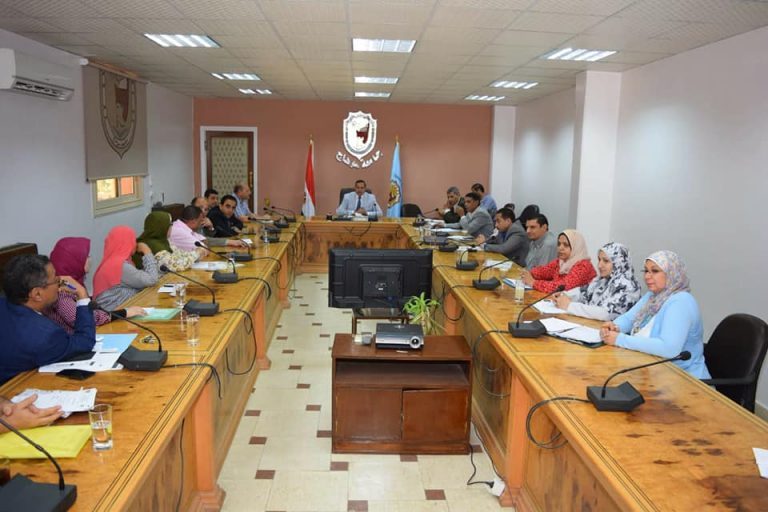 مشاركة كلية التمريض ب‏‏إعداد خطة البحث العلمي لجامعة سوهاج علي طاولة رئيس الجامعة