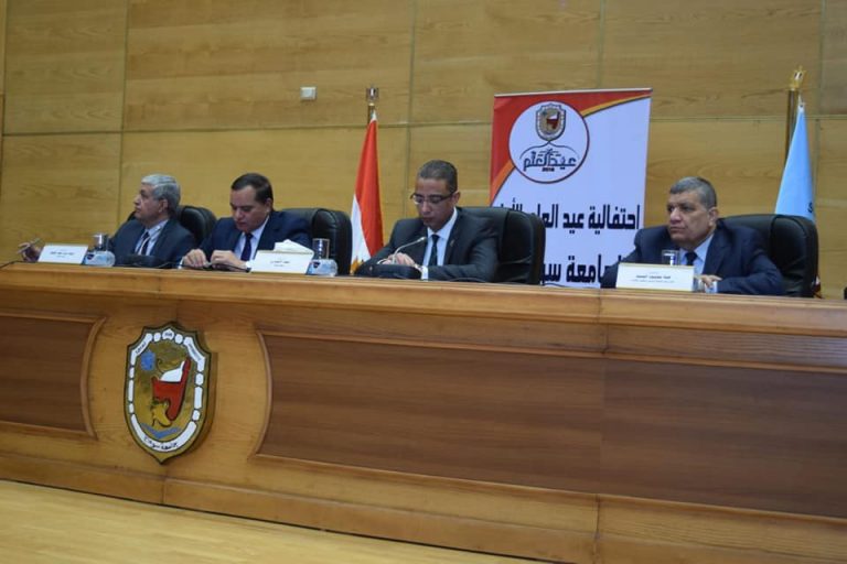 تكريم ٧٦ عضو تدريس في “عيد العلم الأول” بجامعة سوهاج.