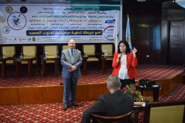 محاضرة عن تحقيق التنمية بزيادة الوعي السياحي من منظور اجتماعي.