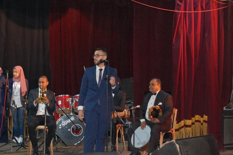 كورال جامعة سوهاج غنى للقلب وعزف للعيون في شباب الجامعات.