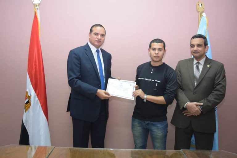 جامعة سوهاج تكرم ٨٠ متدرباً لاجتيازهم دورات التايكو