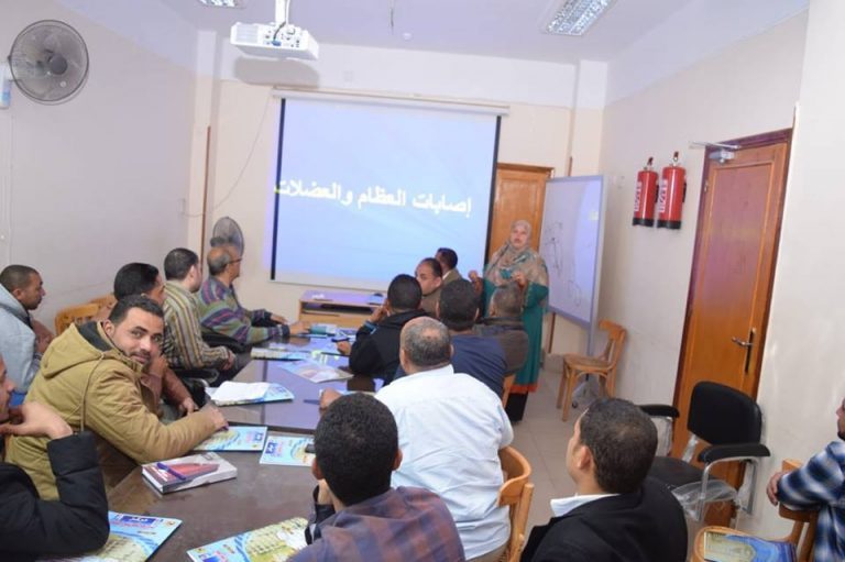 التدريب التمريضى بجامعة سوهاج يواصل دورات “الإسعافات الأولية” للعاملين بمياه الشرب