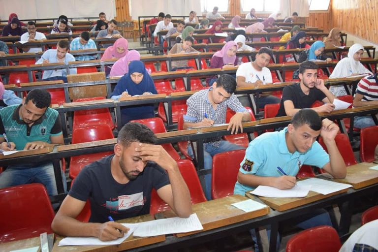 بدء إختبارات الدبلوم التخصصى بكلية التمريض