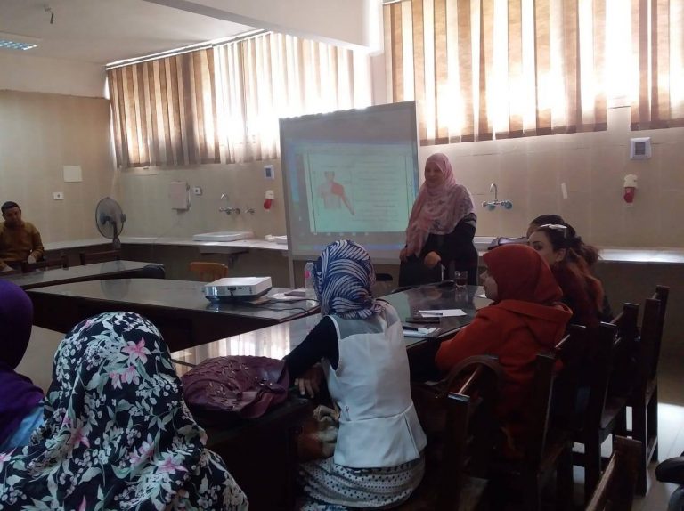 كلية التمريض تنظم دورة الاستقبال والطوارى