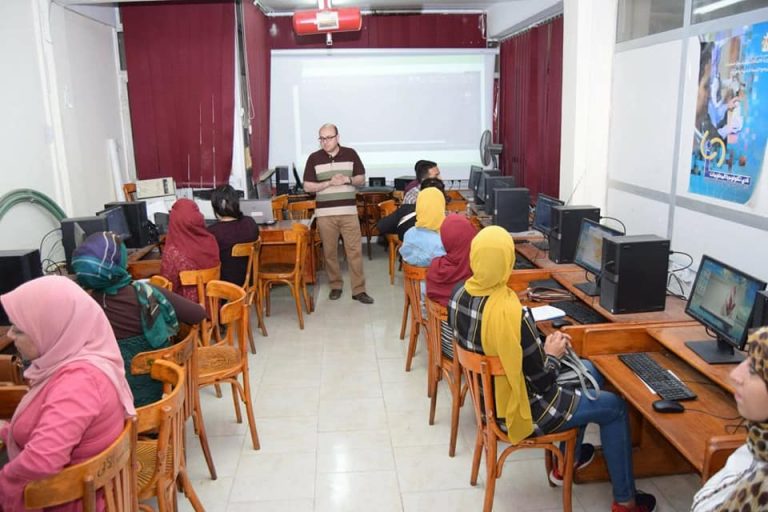 جامعة سوهاج تواصل تنفيذ برنامجها التدريبي لمبادرة صنايعية مصر