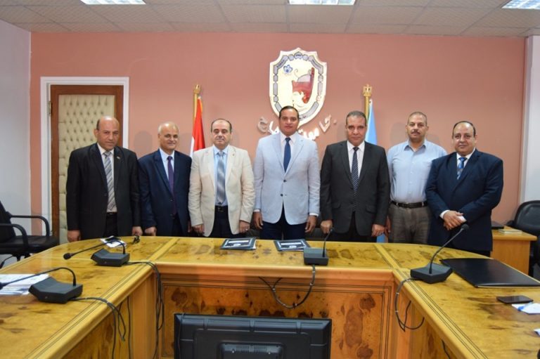 جامعة سوهاج تتعاون مع وزارة التربية والتعليم لإنشاء مدرسة للتعليم المزدوج