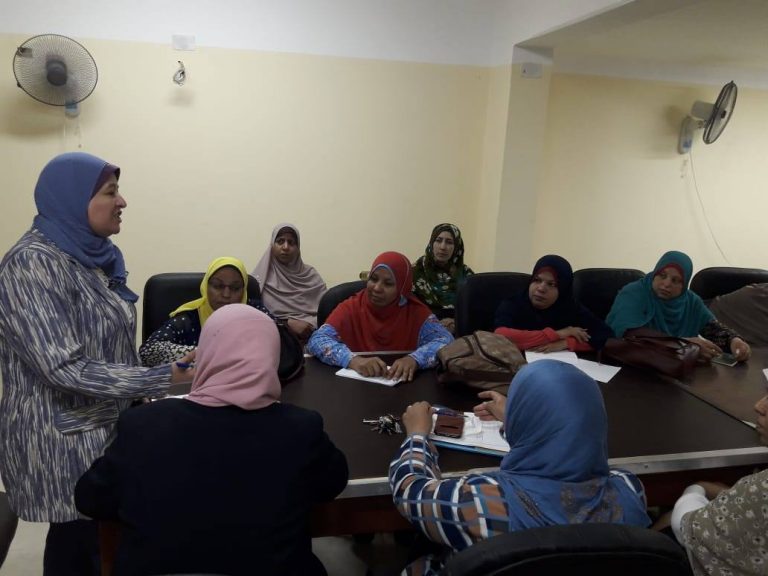 عميد كلية التمريض باجتماع مع أعضاء هيئة التدريس بالكلية