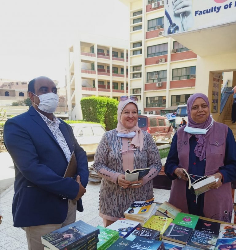 انتهاء فعاليات معرض كتاب طلاب من اجل مصر بكلية التمريض بنجاح
