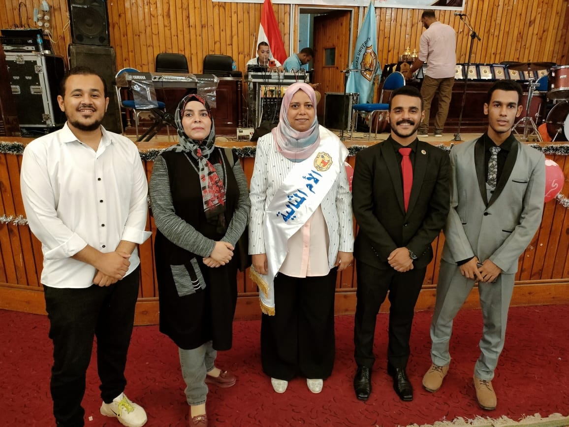 كلية التمريض الثانى بالنشاط العلمى بمسابقه الام المثالية