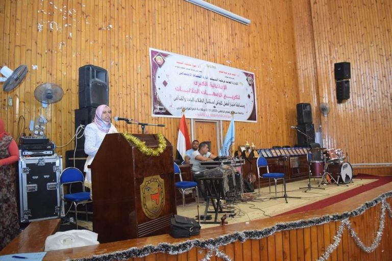 وكيل كلية التمريض لشئون التعليم والطلاب اما مثاليه