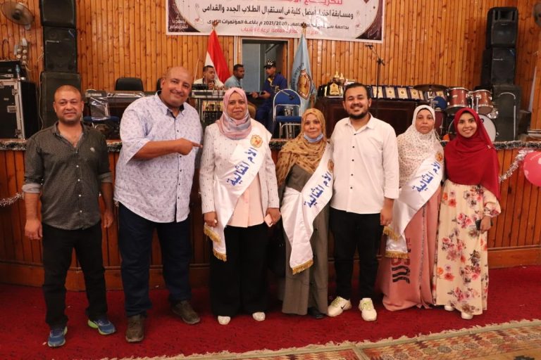 كلية التمريض الاول بالنشاط العلمى بمسابقه الام المثالية