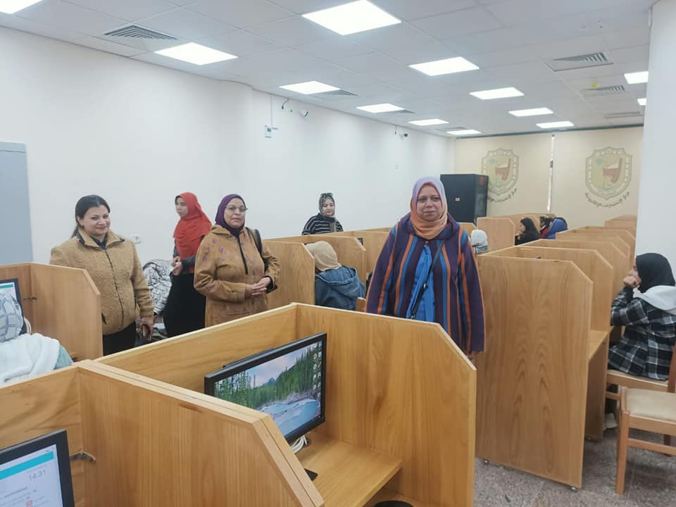 سير الامتحانات بمركز الاختبارات الإلكترونية بكلية التمريض