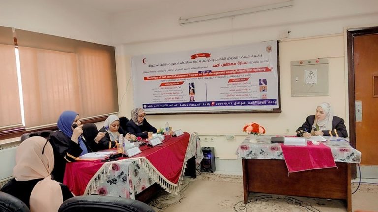 قسم التمريض الباطنى والجراحى بكلية التمريض يناقش رسالة دكتوراة