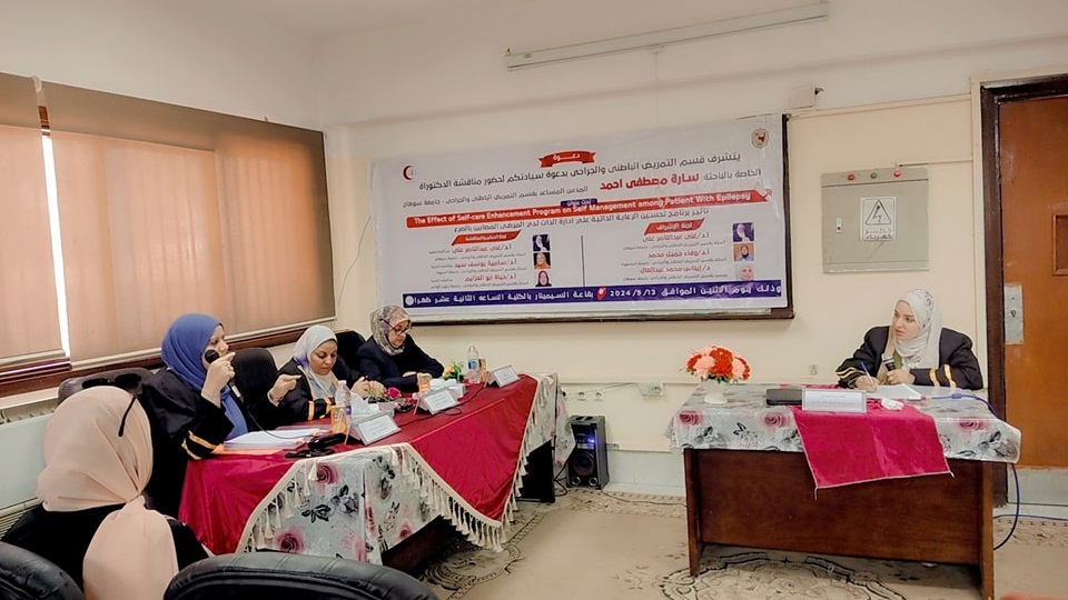 قسم التمريض الباطنى والجراحى بكلية التمريض يناقش رسالة دكتوراة