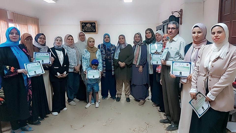 تمريض سوهاج تكرم الفريق التنفيذى للأيزو بالكلية