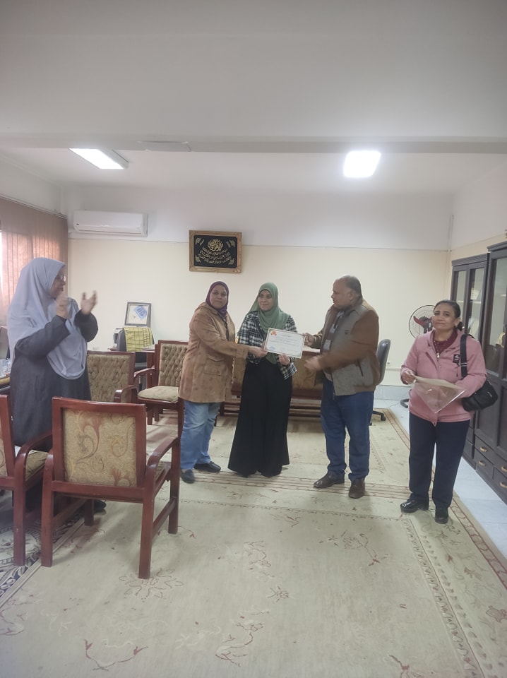 مدرسة التجارة تكرم كلية التمريض