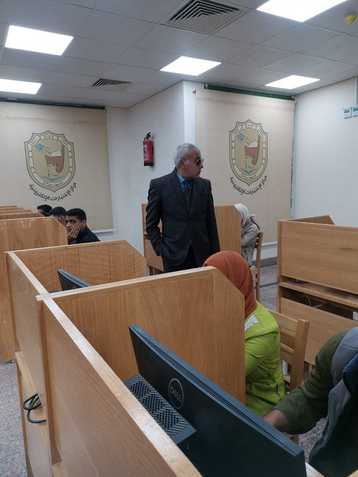 نائب رئيس الجامعة لشئون التعليم والطلاب يتابع سير الإختبارات بكلية التمريض