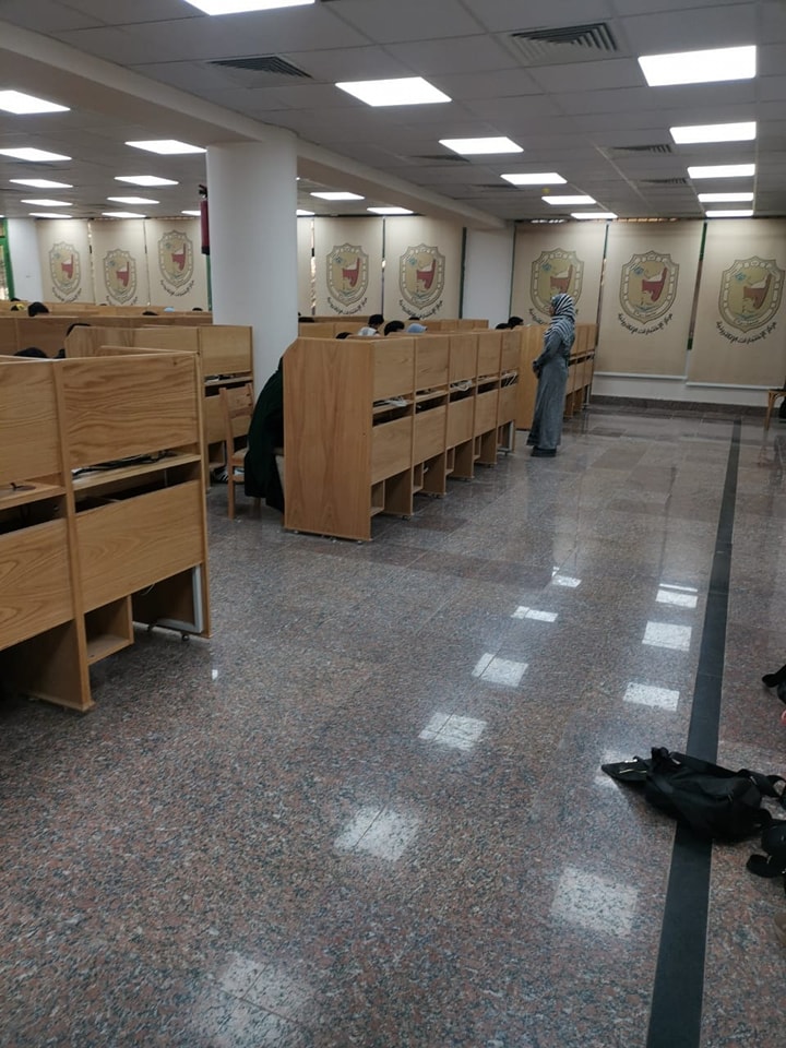 900 طالب وطالبة بالإختبارات الإلكترونية بالفرقة الأولى بكلية التمريض