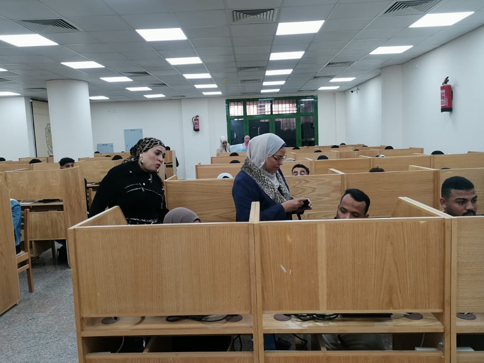 تمريض سوهاج تواصل امتحانات الفصل الدراسى الأول