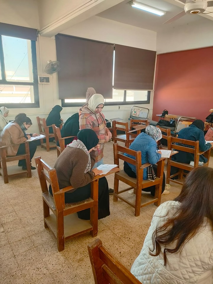 امتحان طب المسنين لطلاب المقاصة بتمريض سوهاج