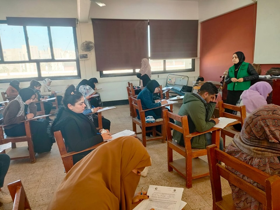 استمرار امتحانات طلاب اللائحة القديمة بتمريض سوهاج