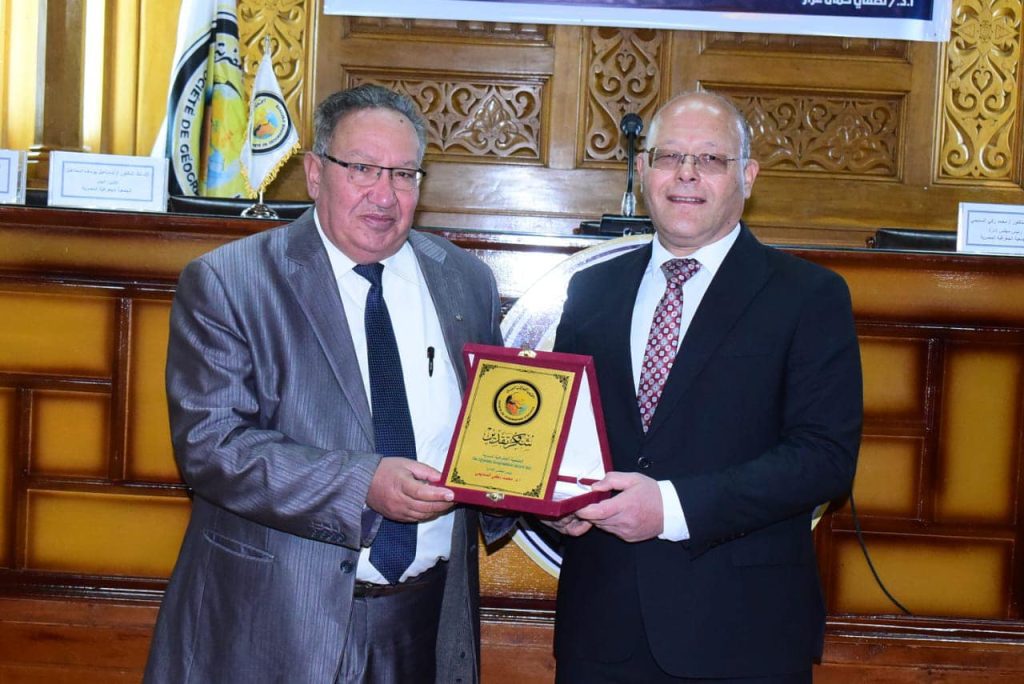 علي هامش زيارة مجلس النواب..رئيس جامعة سوهاج والوفد الطلابي يتفقدوا الجمعية الجغرافية المصرية ومتحف المجلس