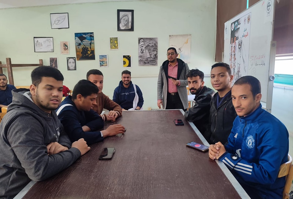 طلاب كلية التمريض الفائزين بالمركز الثاني في مسابقة ” عباقرة تمريض “