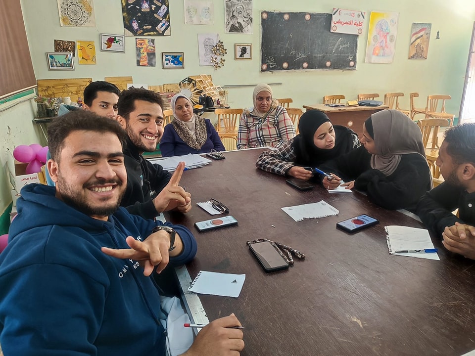 عميد تمريض تهنئ الطلاب الفائزين بمسابقة عباقرة تمريض