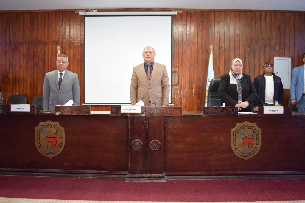 رئيس جامعة سوهاج يُكرم ٥٦٧ موظفًا بالجهاز الإداري في احتفالية ختام الدورات التدريبية لمبادرة بداية جديدة لبناء الإنسان”