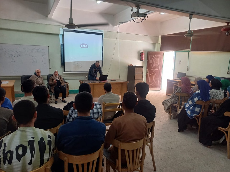 توظيف الذكاء الاصطناعي في العملية التعليمية ورشة عمل بتمريض سوهاج