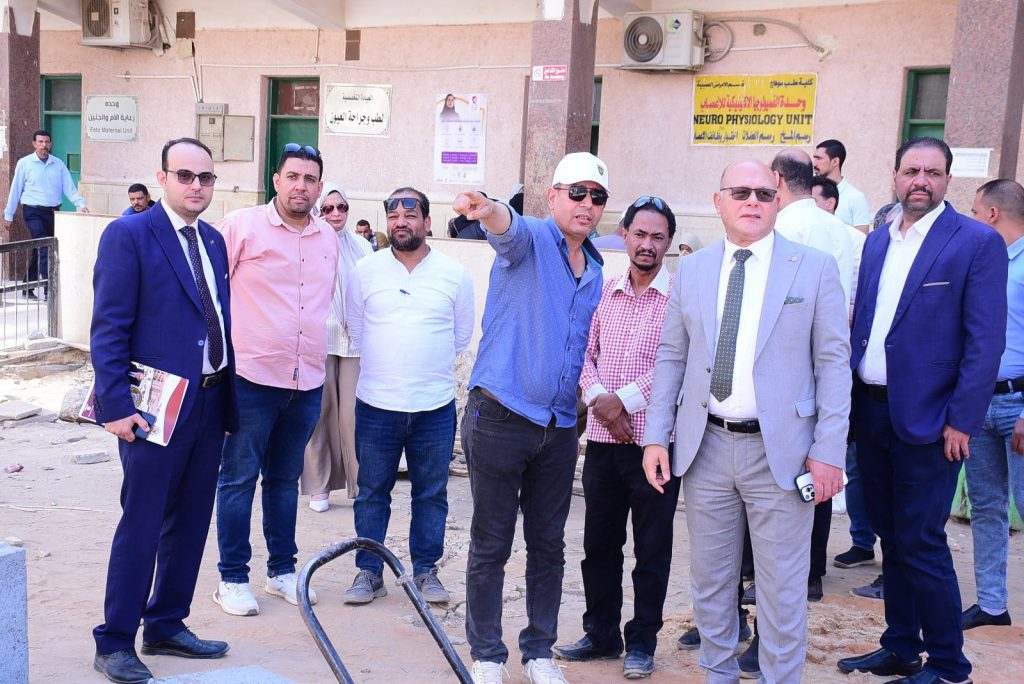 رئيس جامعة سوهاج يتابع الأعمال الإنشائية الجارية بالموقع العام لمستشفى الجراحات التخصصية