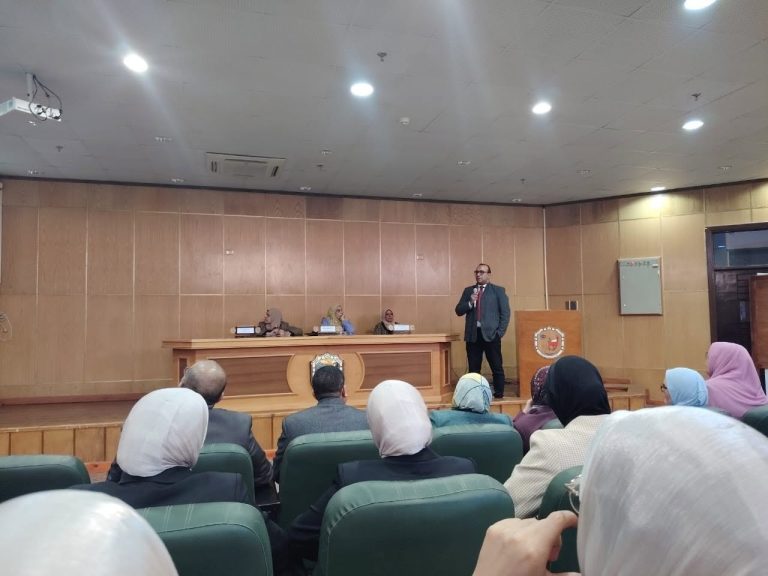 جانبا من العروض التقديمية أثناء المؤتمر الدولي السابع لكلية التمريض جامعه سوهاج