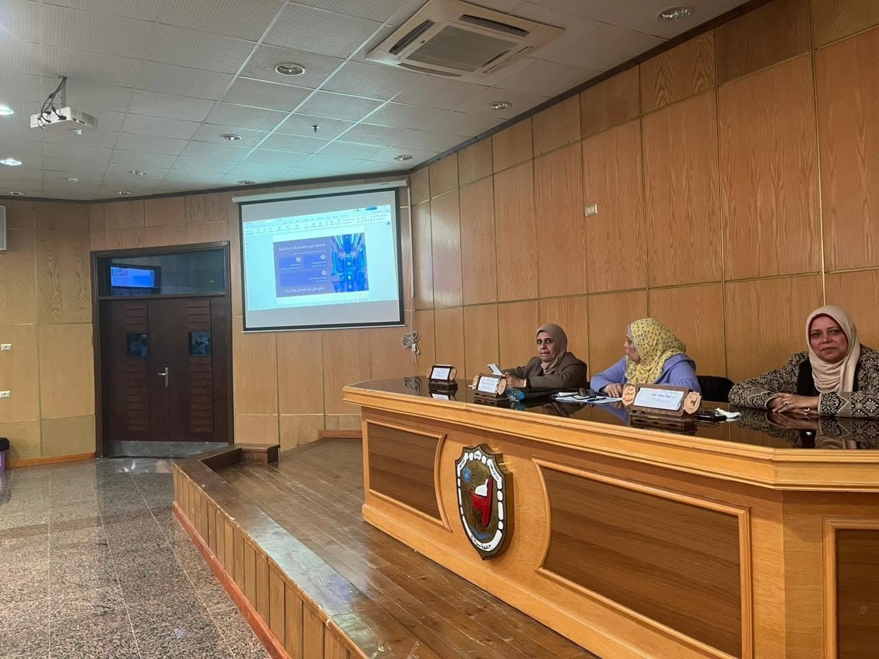 جانبا من الجلسات العلمية بالمؤتمر الدولي السابع لكلية التمريض جامعه سوهاج