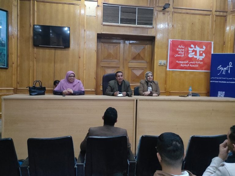 تنشيط الوعي السياحي لدي طلبة كلية التمريض ندوة بتمريض سوهاج