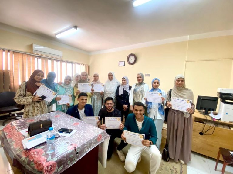 جانب من تكريم الطلاب المتفوقين بقسم تمريض صحة المجتمع لعام 2025/2026