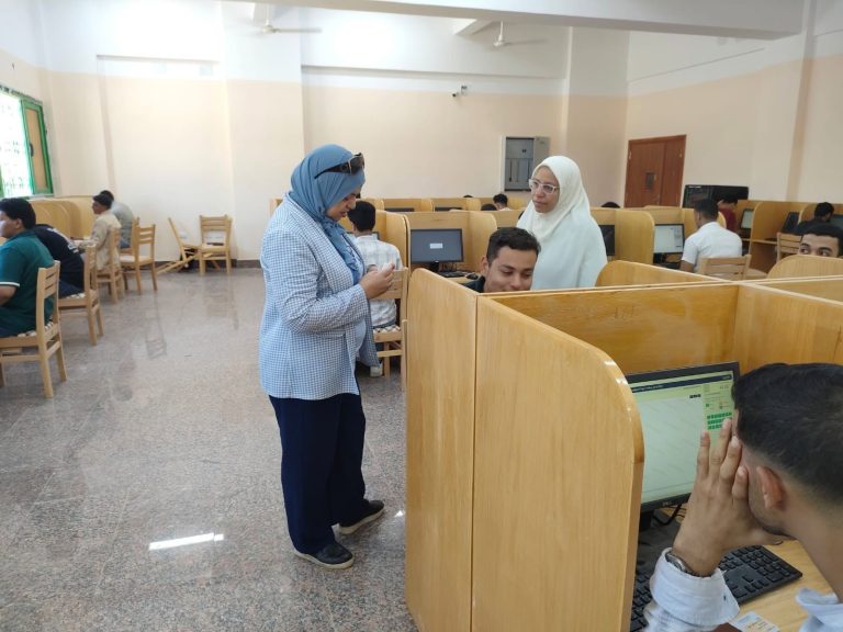 بالصور استمرار مارثون امتحانات الفصل الدراسي الثاني لطلاب كلية التمريض جامعة سوهاج