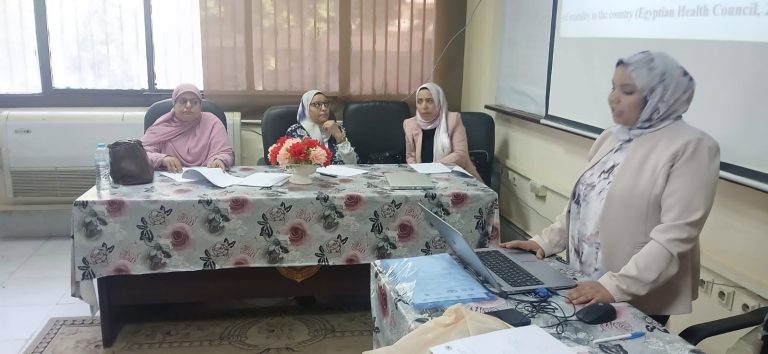 التمريض الباطنى والجراحى يناقش سيمنار رسالة ماجستير