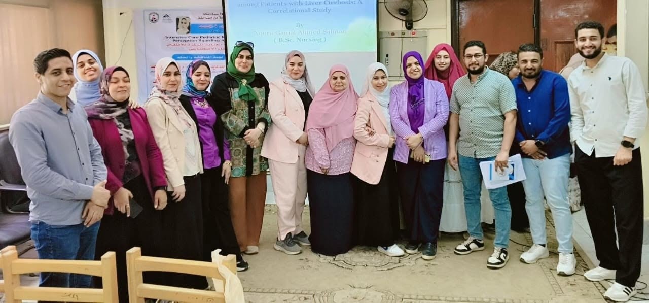 عميد تمريض تهنئ معيدة التمريض الباطنى لمناقشة سيمنار الماجستير